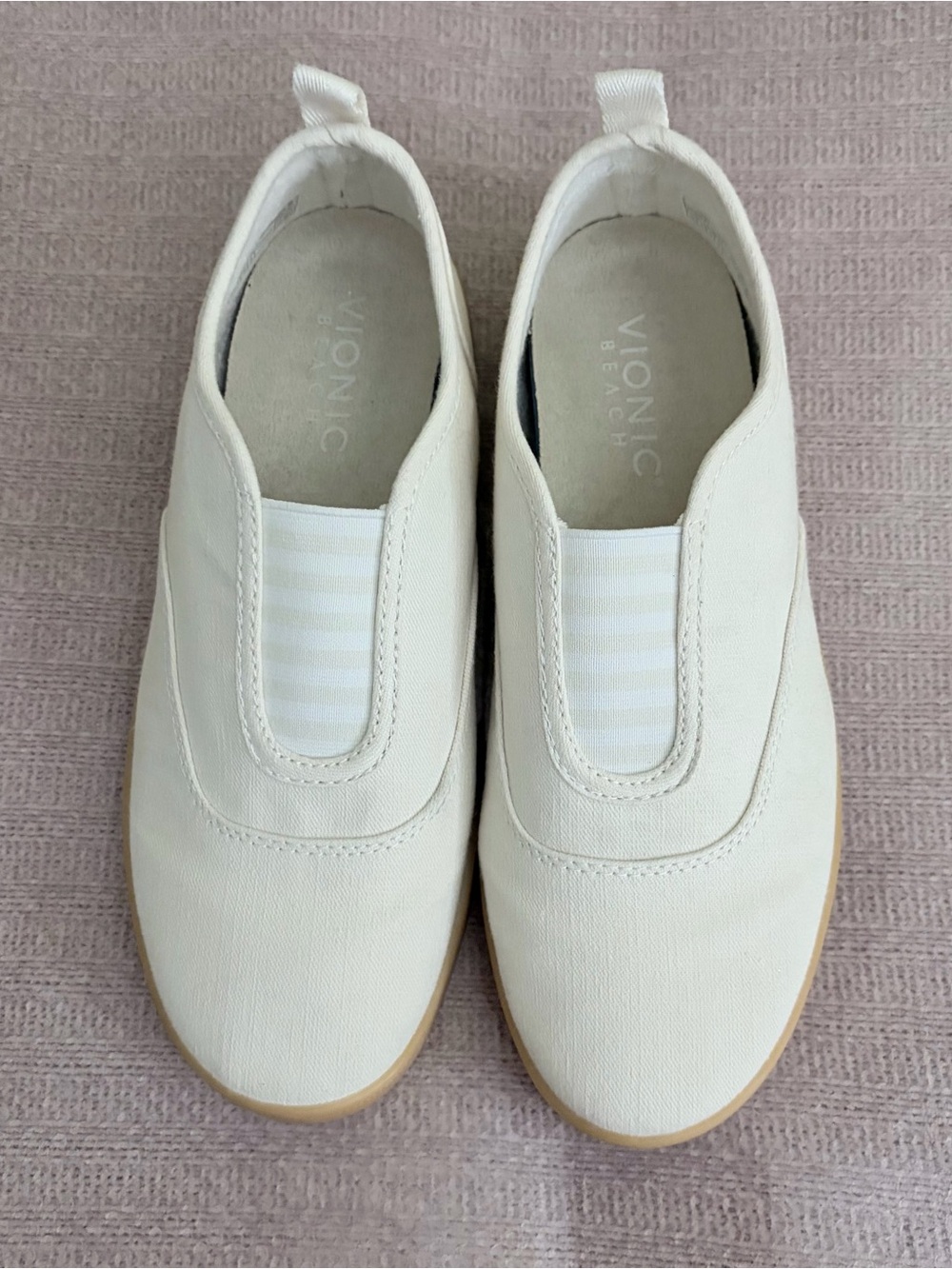 Vionic Women’s Cream Slip-On Sneakers with Gum Sole Sz 7.5